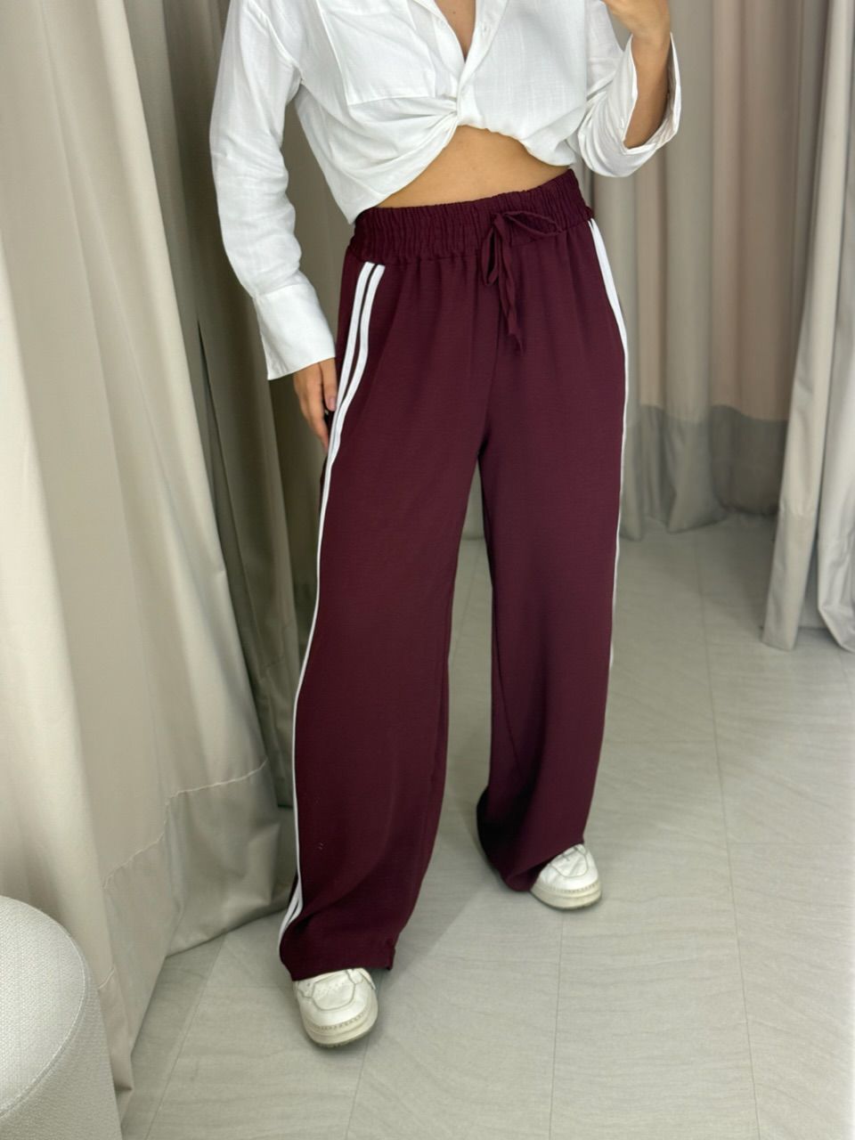 CALÇA LORENA LISTRAS VINHO - 0066650168 - CAROLLA FERRARO