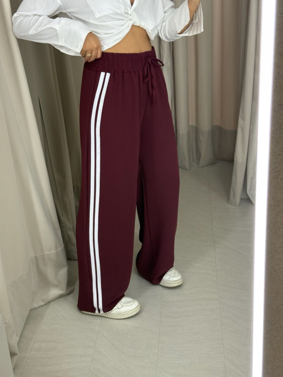 CALÇA LORENA LISTRAS VINHO