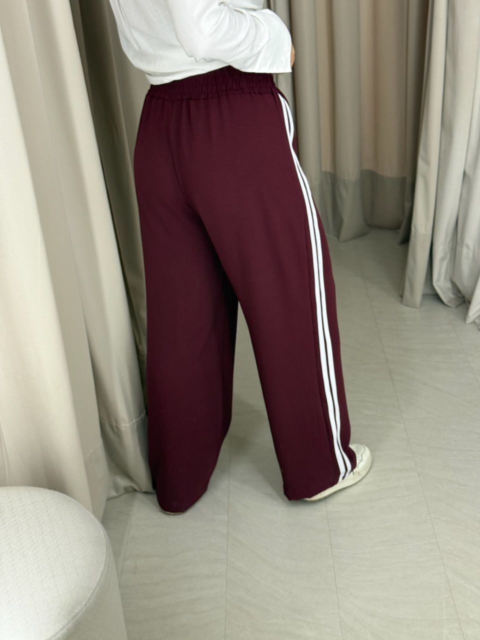 CALÇA LORENA LISTRAS VINHO