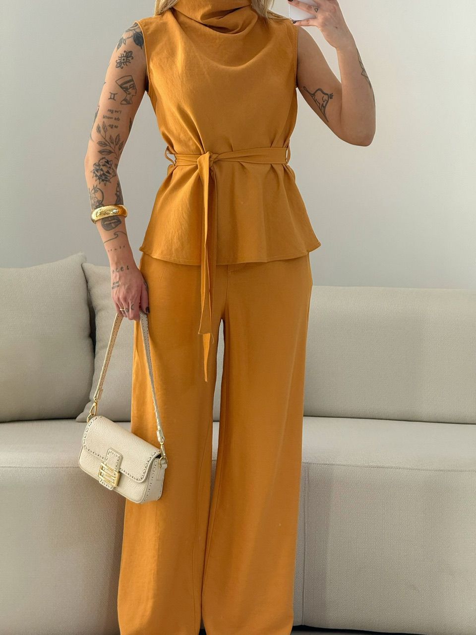 CONJUNTO ARIANA GOLA CARAMELO