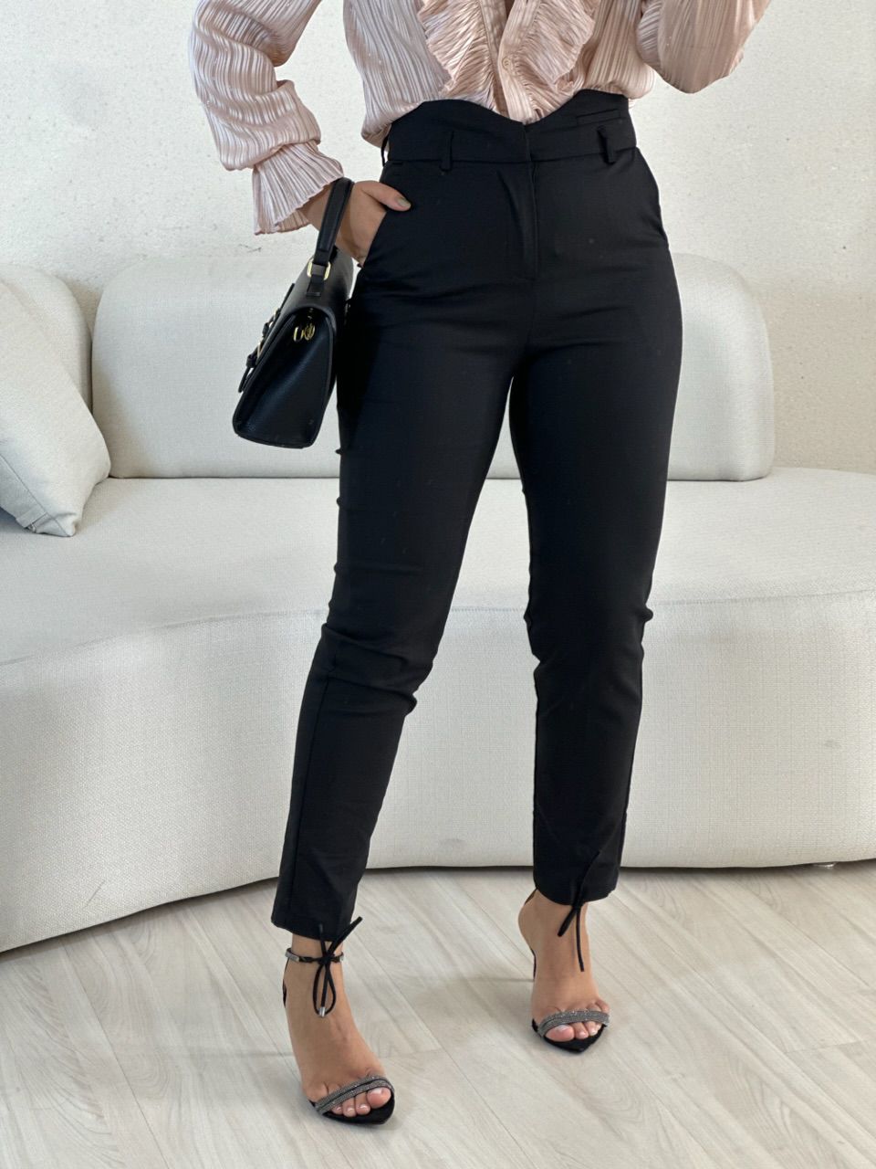 CALÇA GABRIELA SKINNY PRETA - 0056420033 - CAROLLA FERRARO