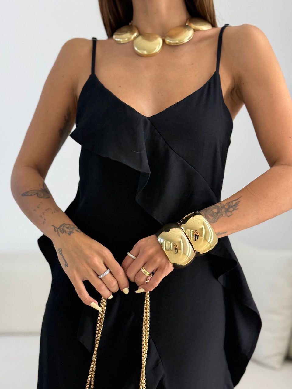 VESTIDO ALANIS BABADO PRETO