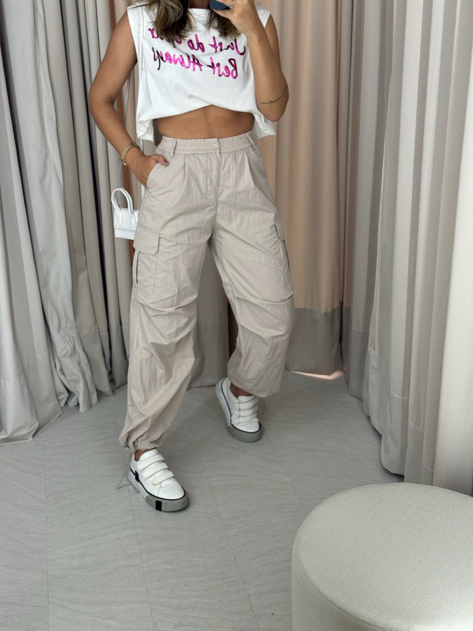 CALÇA BRENDA PARACHUTE AREIA - 0047830110 - CAROLLA FERRARO