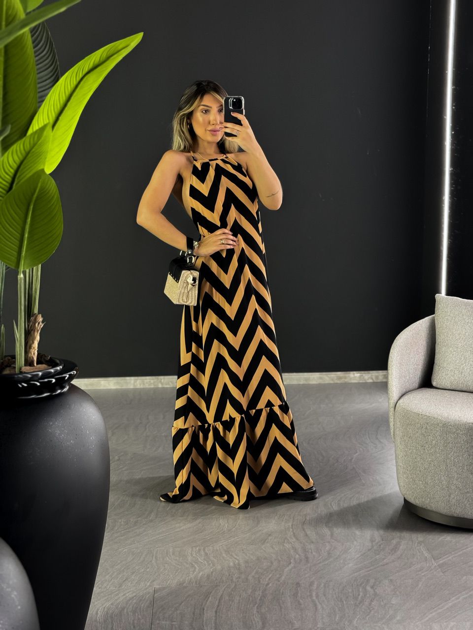 VESTIDO CHEVRON FRENTE ÚNICA CARAMELO - 0047800095 - CAROLLA FERRARO
