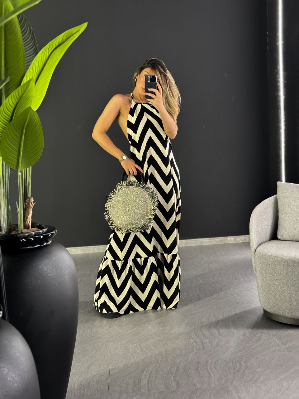 VESTIDO CHEVRON FRENTE ÚNICA PALHA/PRETO - 0047800... - CAROLLA FERRARO
