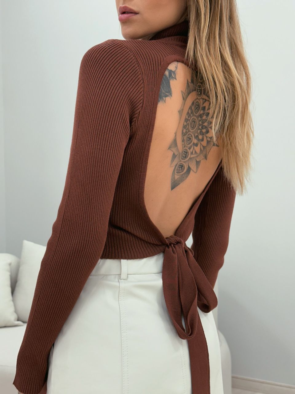 BLUSA COSTAS ABERTA TRICOT MARROM