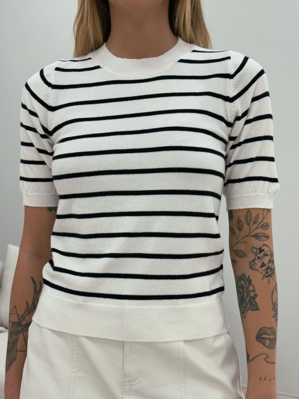 BLUSA TRICÔ MODAL LISTRADA BRANCA/PRETA