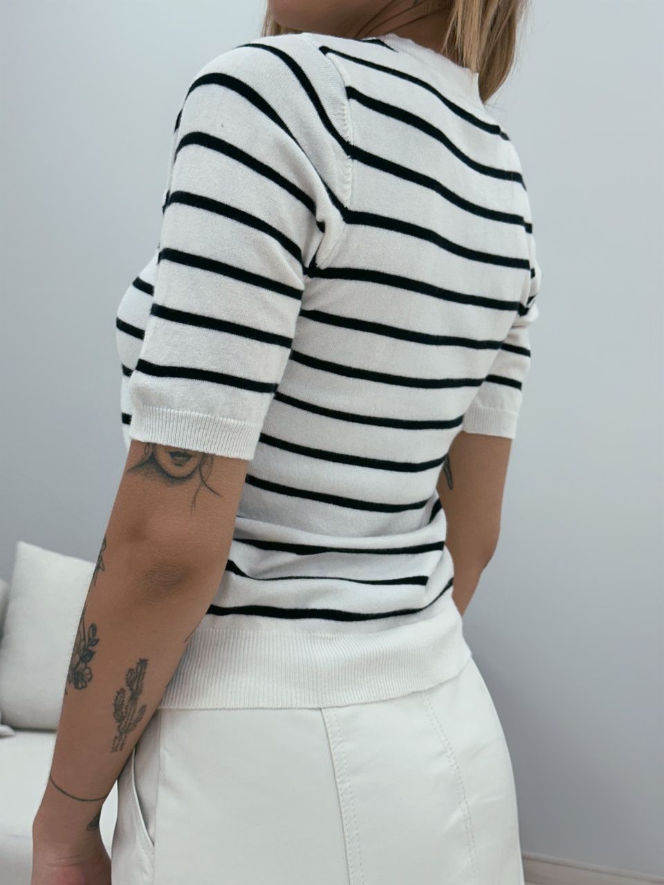 BLUSA TRICÔ MODAL LISTRADA BRANCA/PRETA