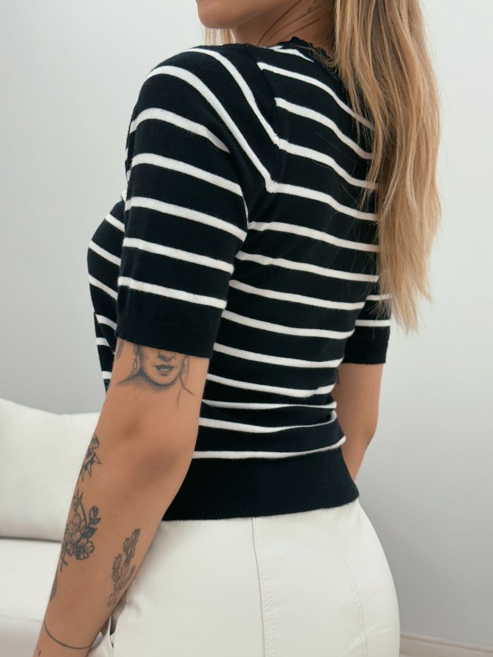 BLUSA TRICÔ MODAL LISTRADA PRETA/BRANCA