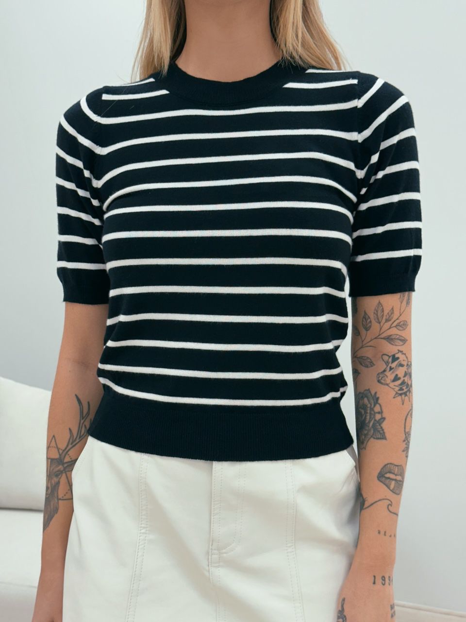 BLUSA TRICÔ MODAL LISTRADA PRETA/BRANCA