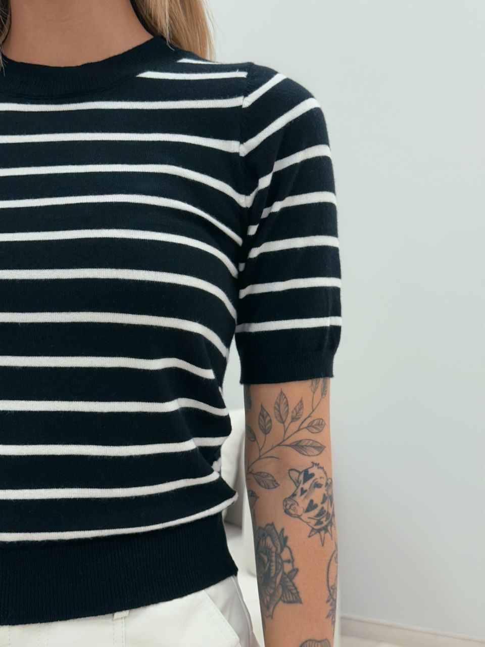 BLUSA TRICÔ MODAL LISTRADA PRETA/BRANCA