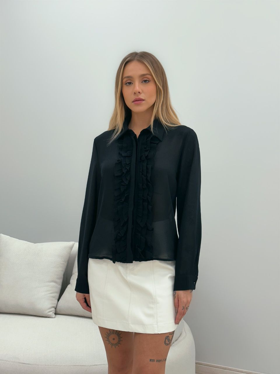 CAMISA YASMIN BABADO PRETA - 0048840033 - CAROLLA FERRARO