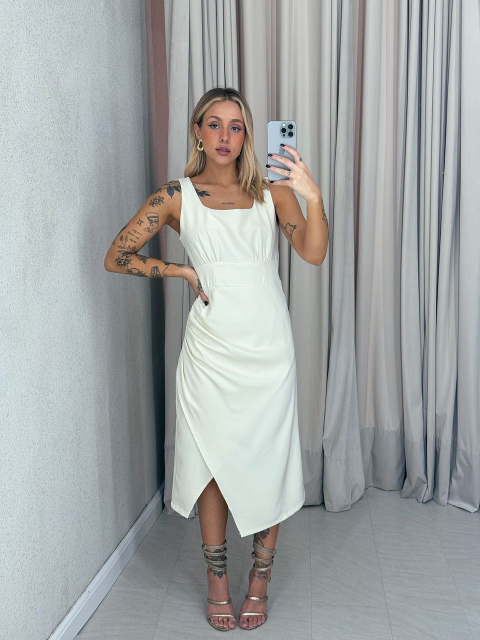 VESTIDO LIGIA DRAPEADO AREIA - 0061510110 - CAROLLA FERRARO