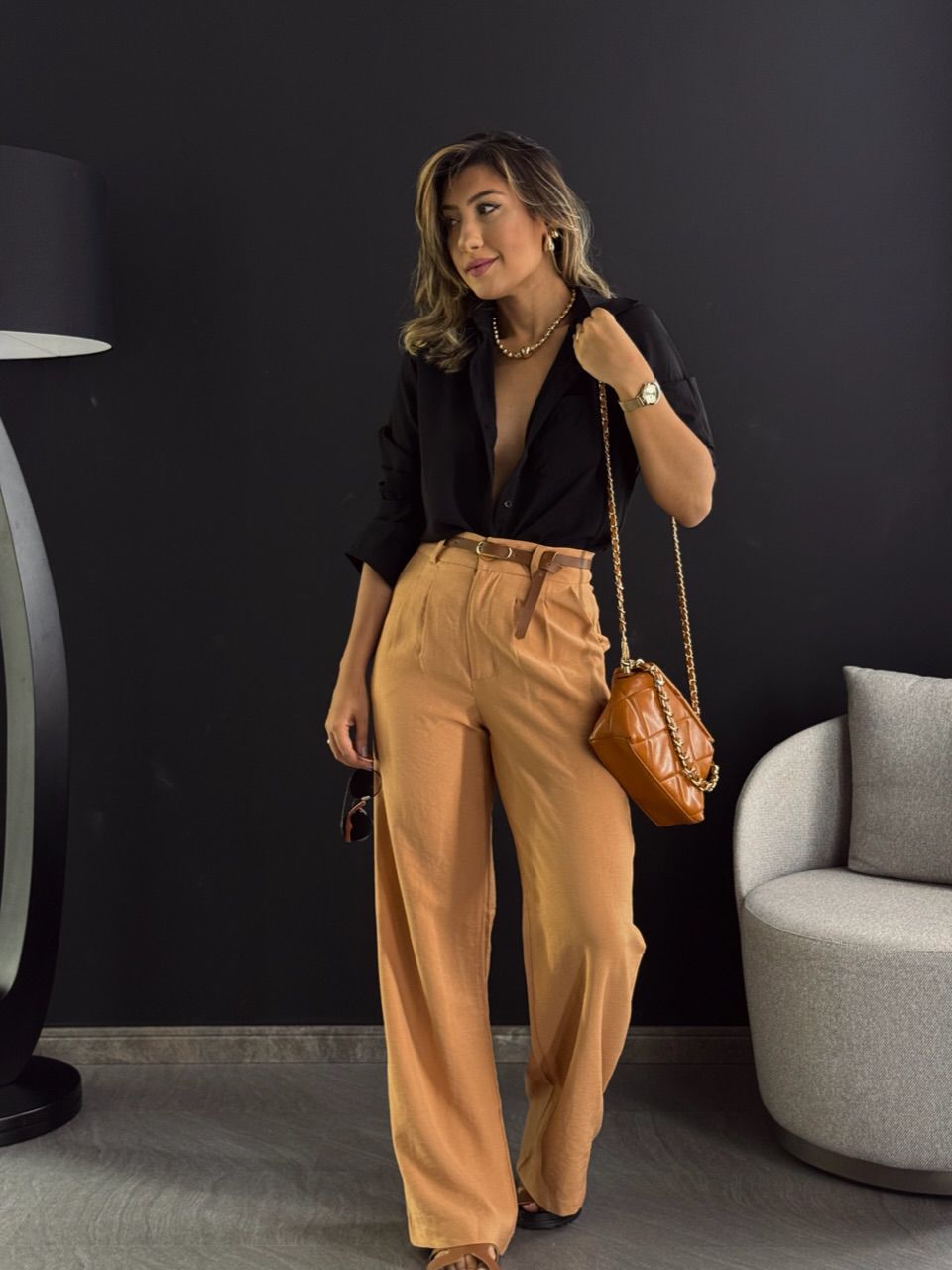 CAMISA LISA COM BOLSO PRETO - 0049810032 - CAROLLA FERRARO
