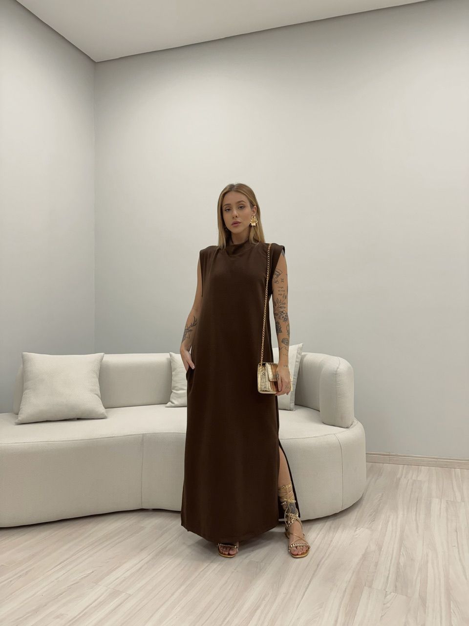 VESTIDO MOLETINHO CAVADO MARROM