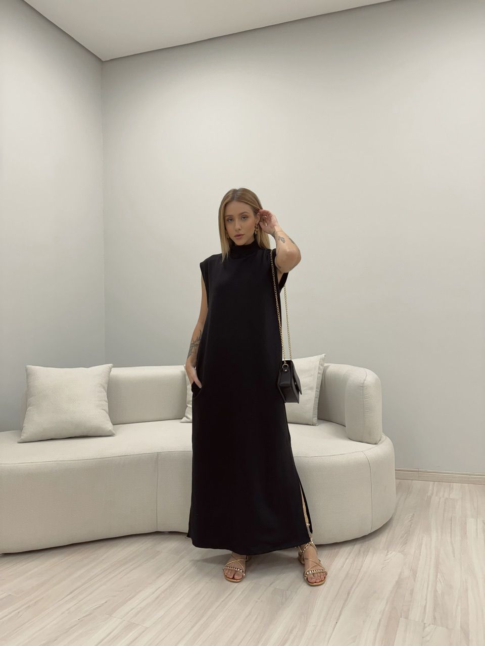 VESTIDO MOLETINHO CAVADO PRETO