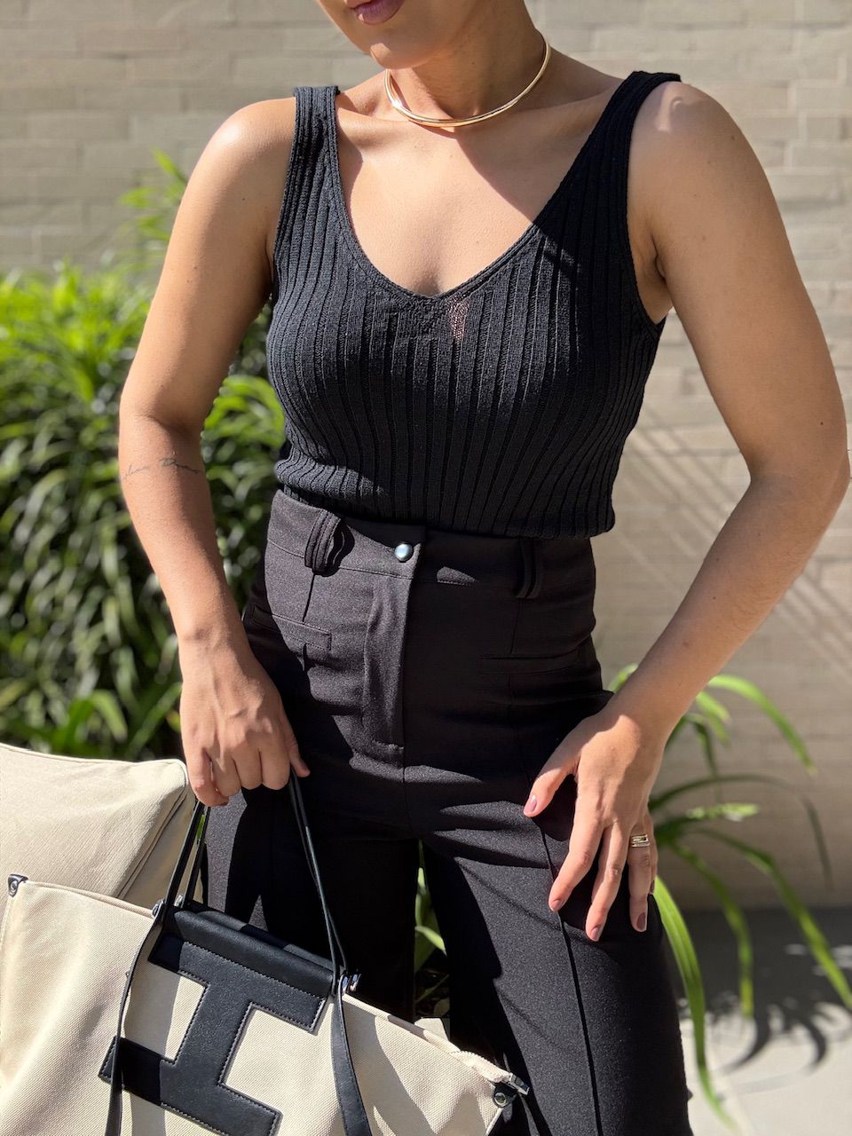 BLUSA ANAHI ALÇA TRICOT PRETA
