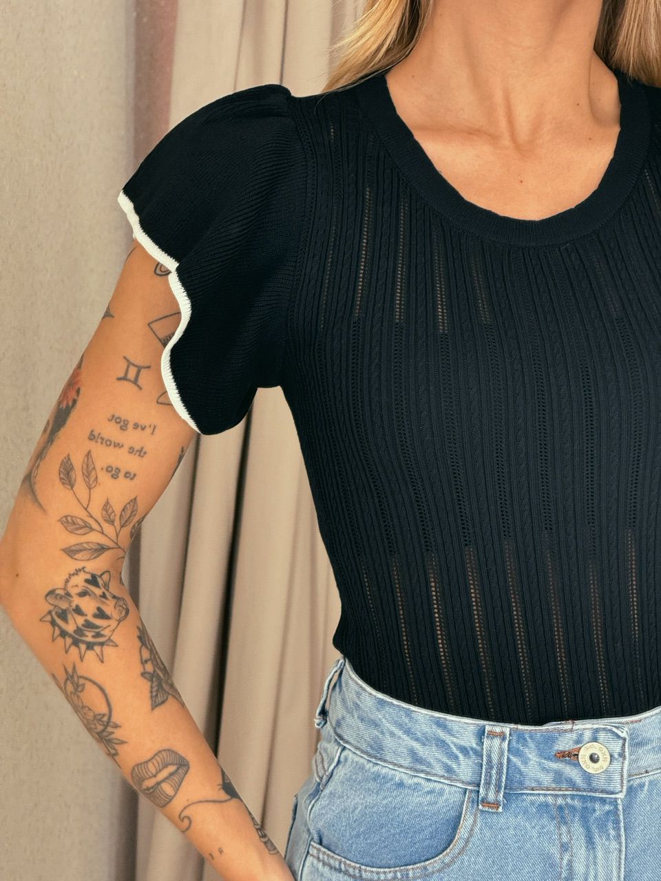BLUSA LARA TRICOT MANGA BABADO PRETA