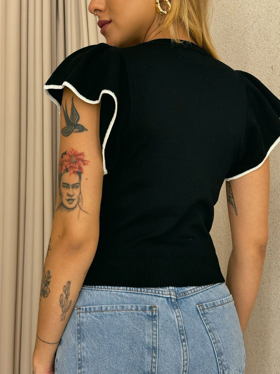 BLUSA LARA TRICOT MANGA BABADO PRETA