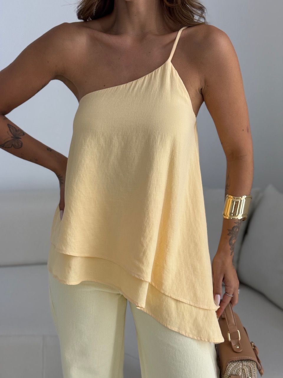 BLUSA MAISA ASSIMÉTRICA YELLOW BUTTER