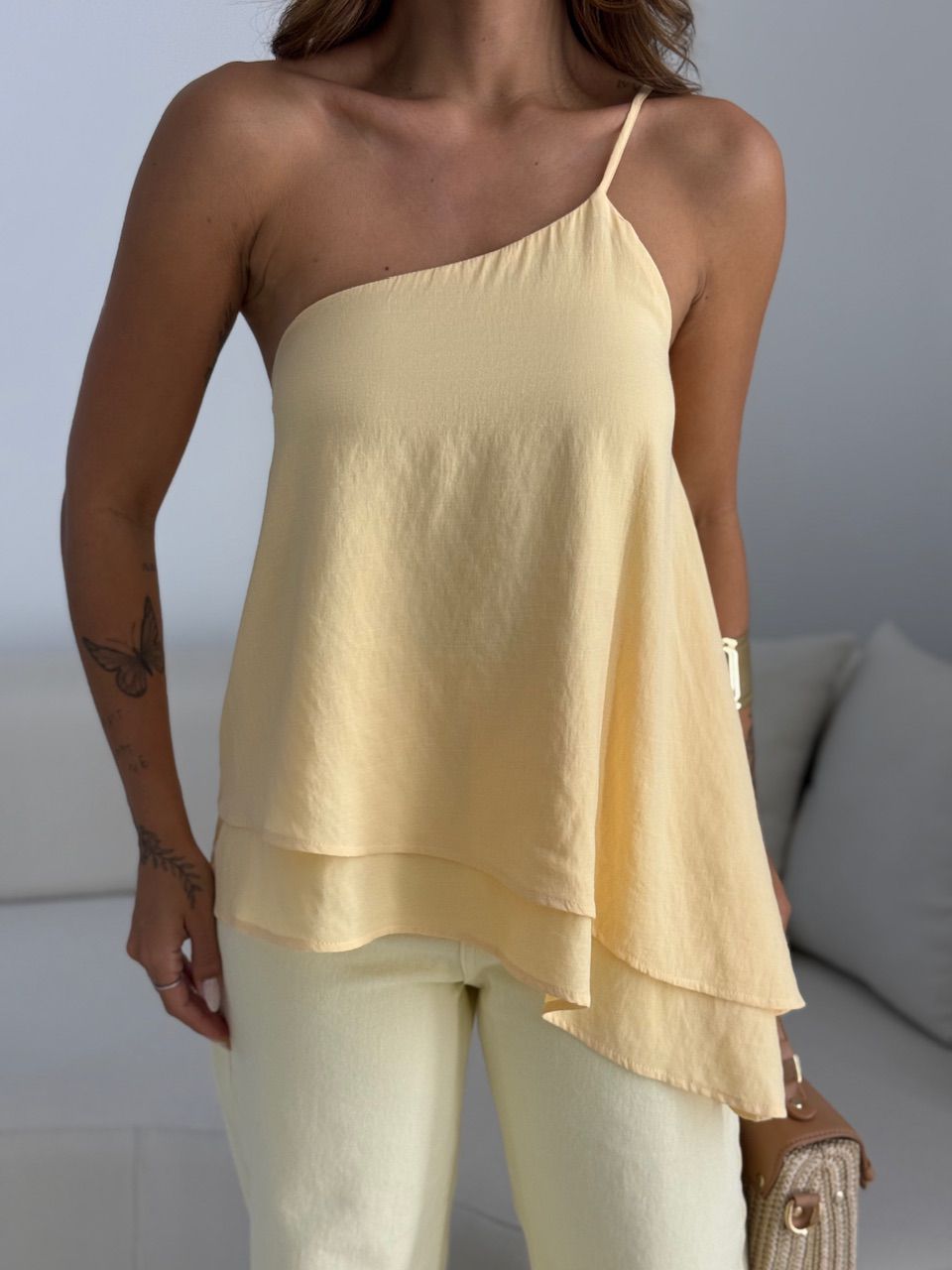 BLUSA MAISA ASSIMÉTRICA YELLOW BUTTER