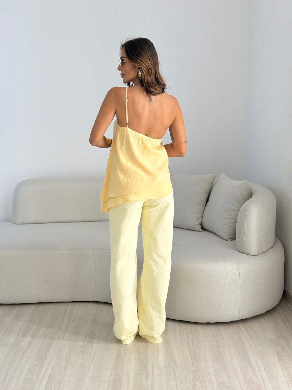 BLUSA MAISA ASSIMÉTRICA YELLOW BUTTER