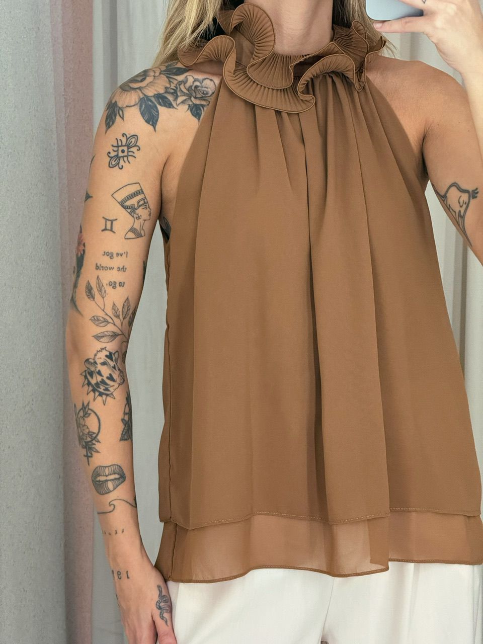 BLUSA ROBERTA GOLA BABADO MARROM