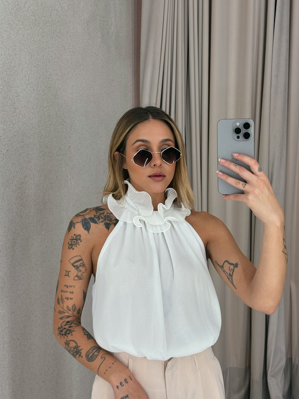 BLUSA ROBERTA GOLA BABADO OFF - 0056470048 - CAROLLA FERRARO