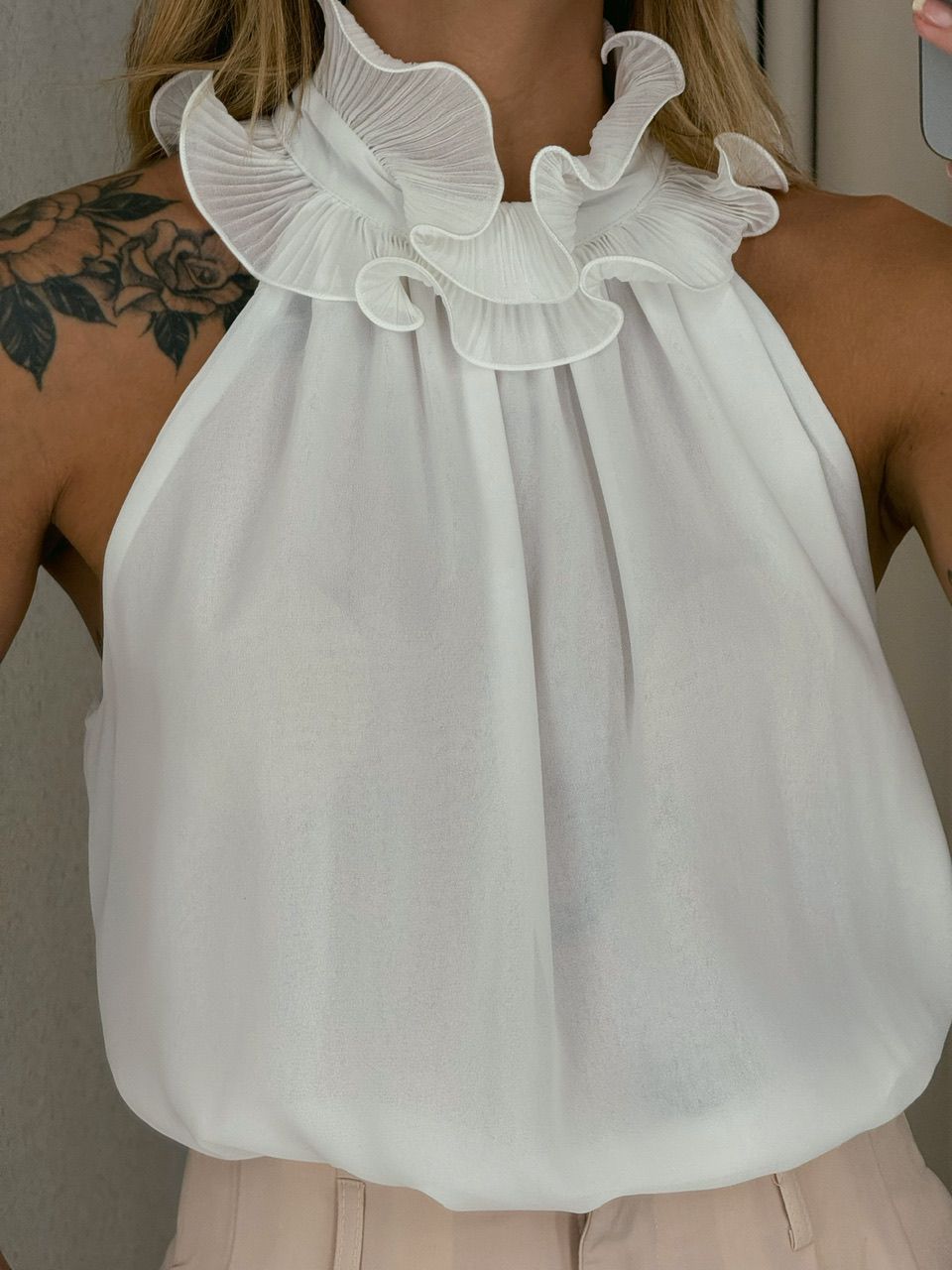 BLUSA ROBERTA GOLA BABADO OFF