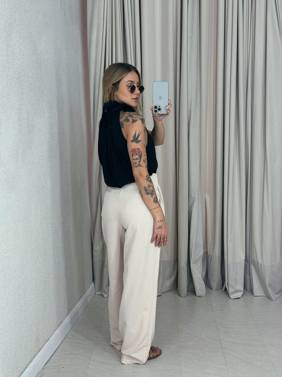 BLUSA ROBERTA GOLA BABADO PRETA