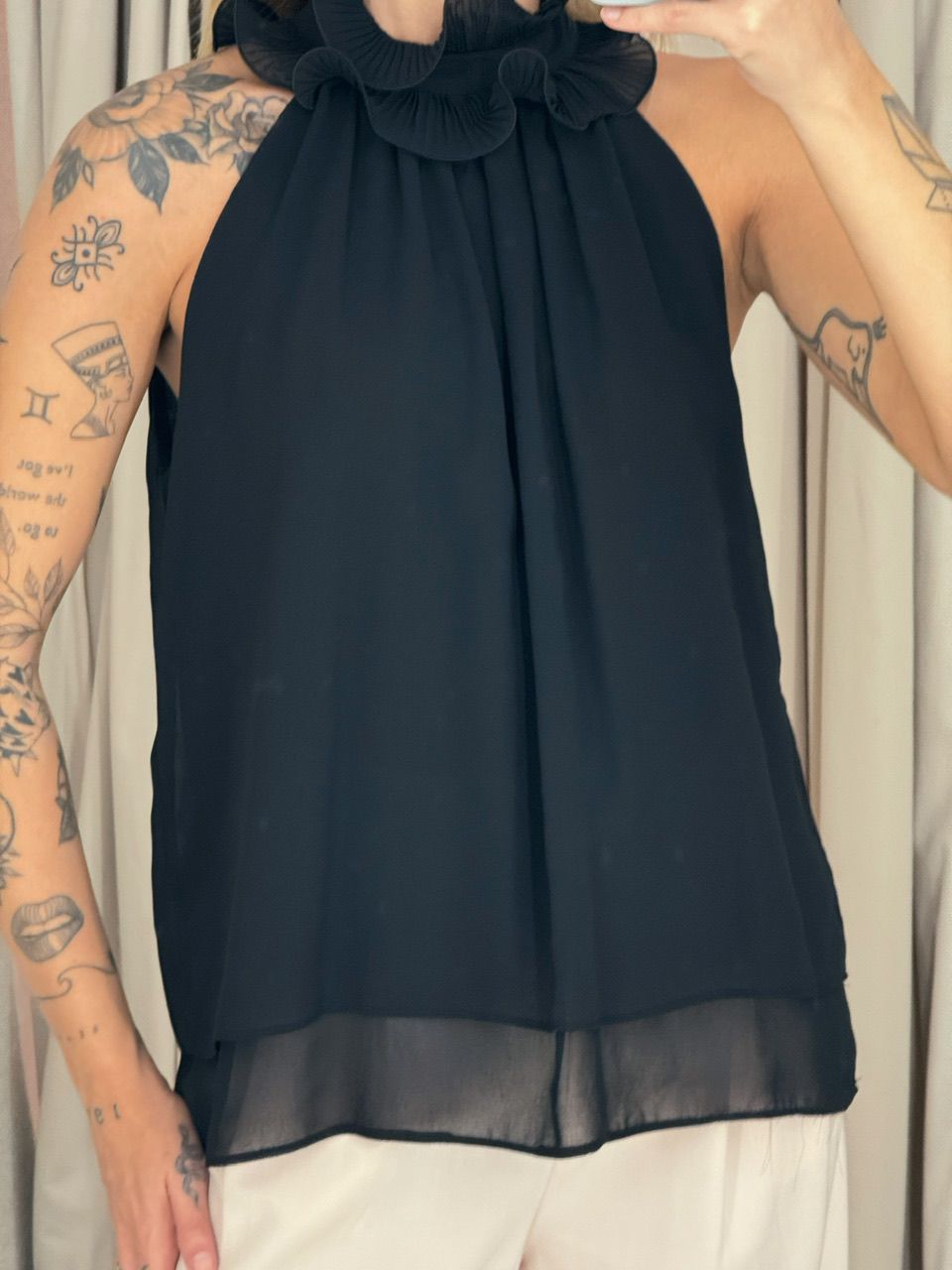 BLUSA ROBERTA GOLA BABADO PRETA