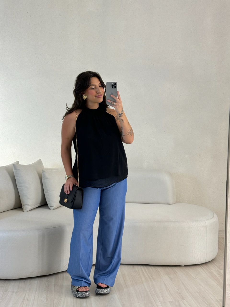 BLUSA ROBERTA GOLA BABADO PRETA