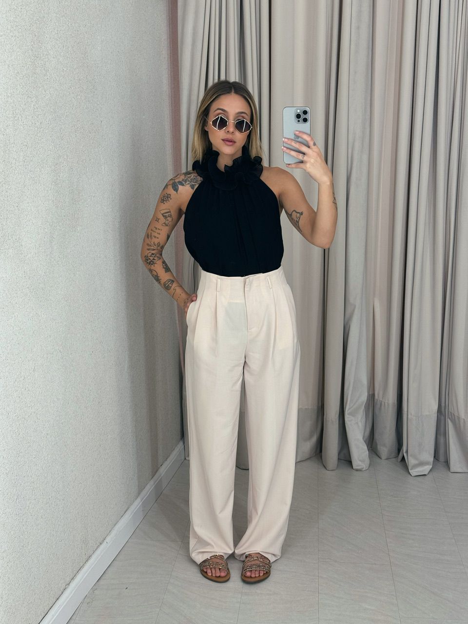 BLUSA ROBERTA GOLA BABADO PRETA