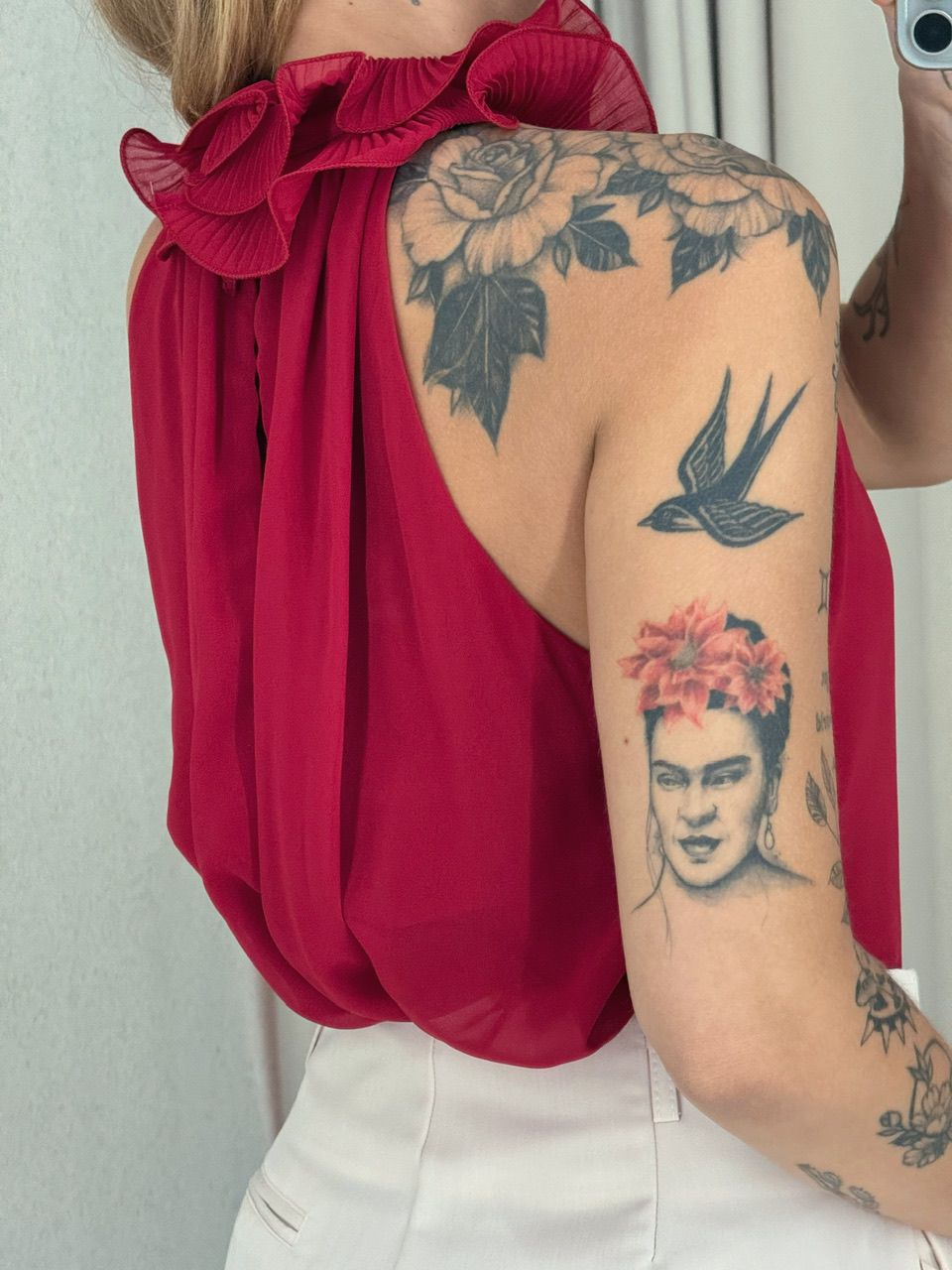 BLUSA ROBERTA GOLA BABADO VERMELHA