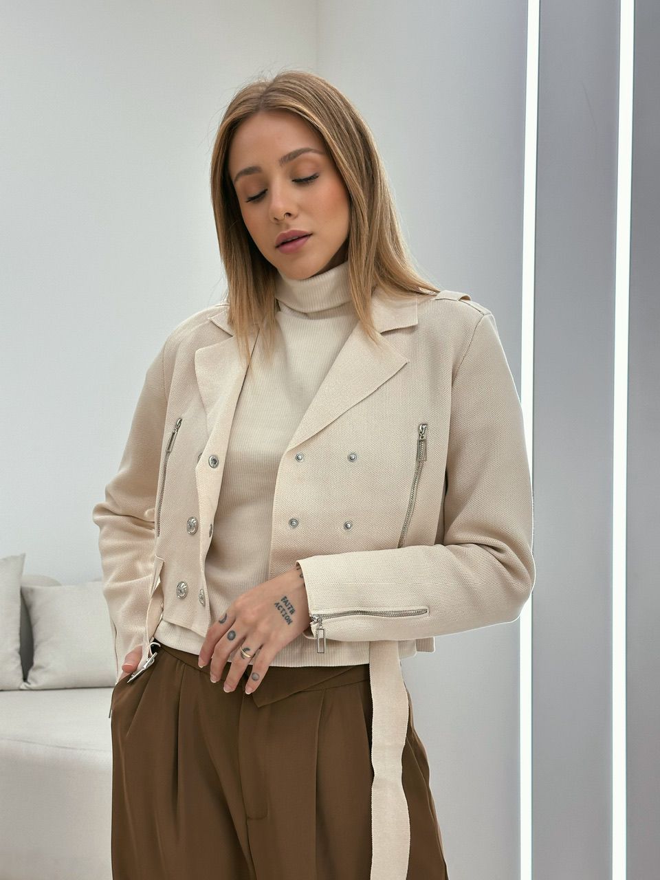 JAQUETA DUDA CROPPED NUDE