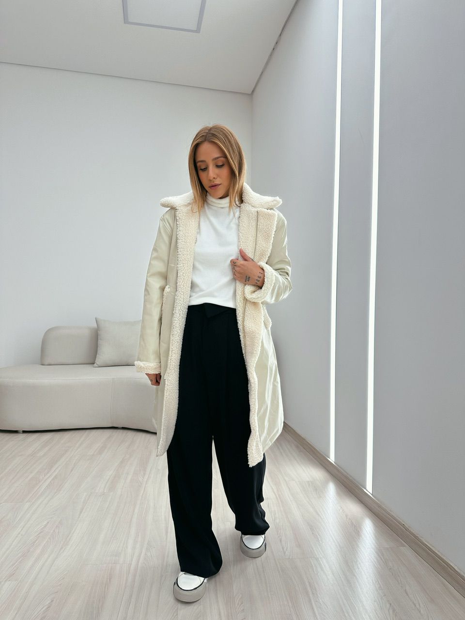 SOBRETUDO CRISTAL COURINO OFF - 0049890048 - CAROLLA FERRARO