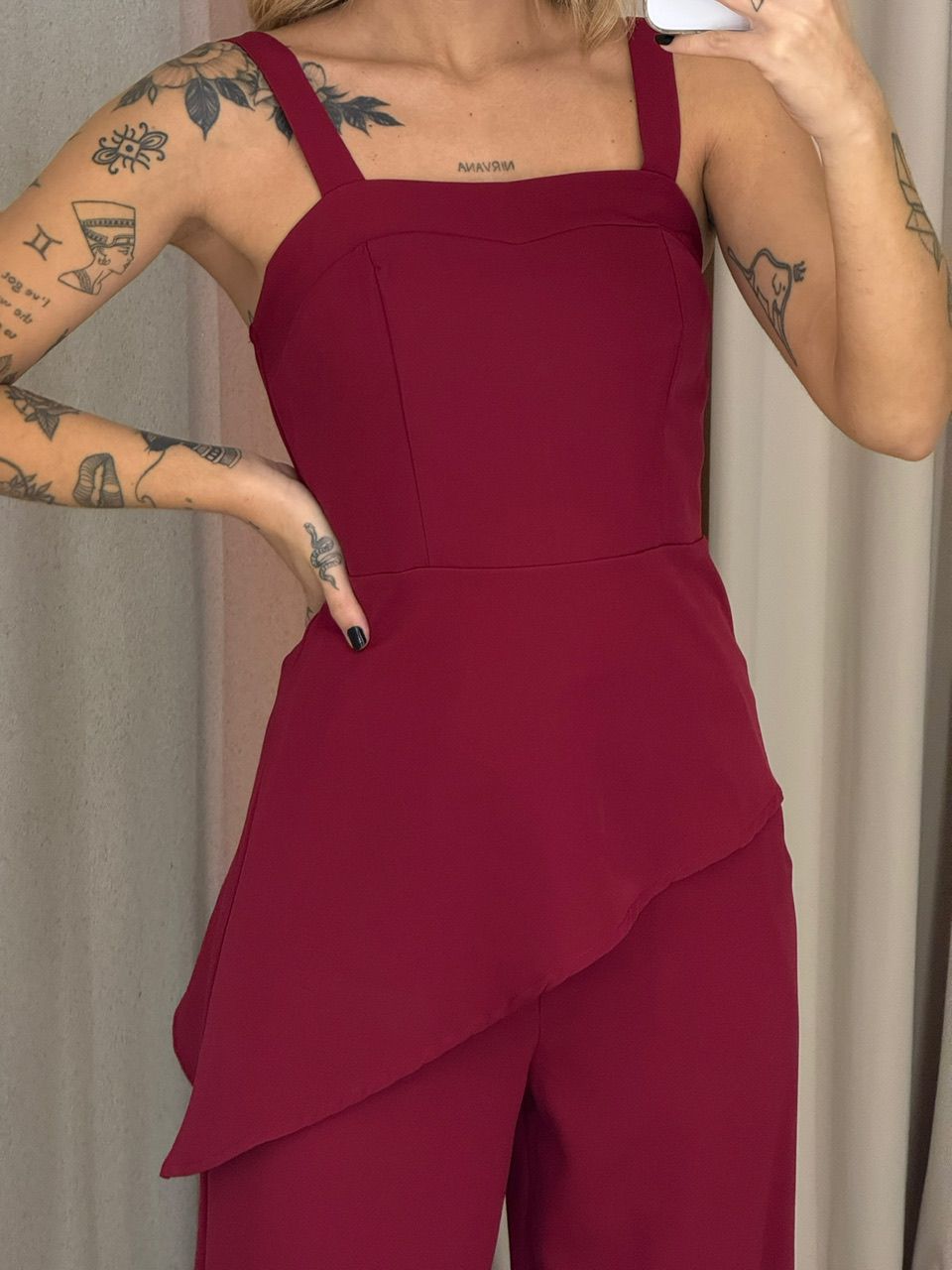 CONJUNTO VITÓRIA BLUSA ASSIMÉTRICA CHERRY RED