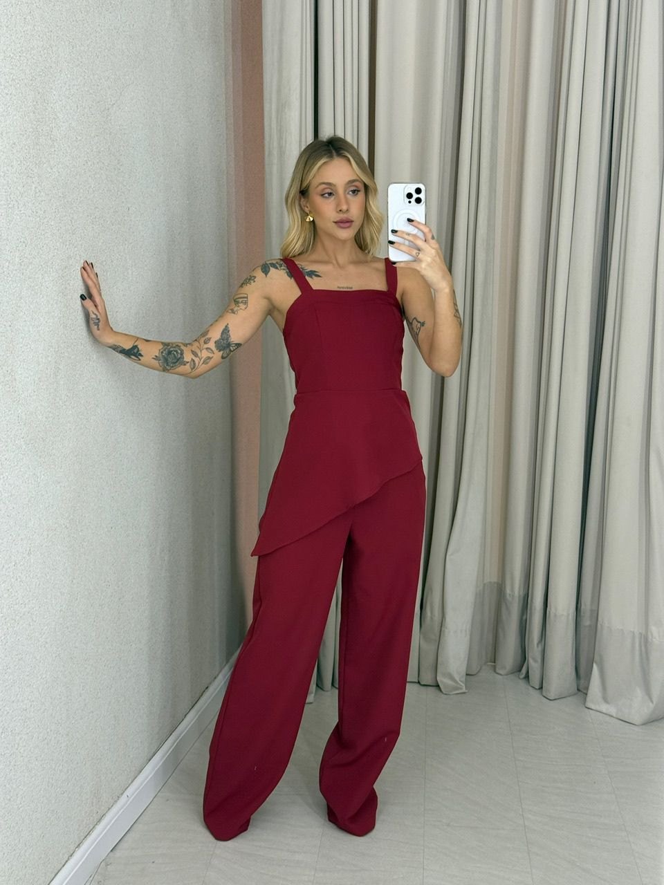 CONJUNTO VITÓRIA BLUSA ASSIMÉTRICA CHERRY RED