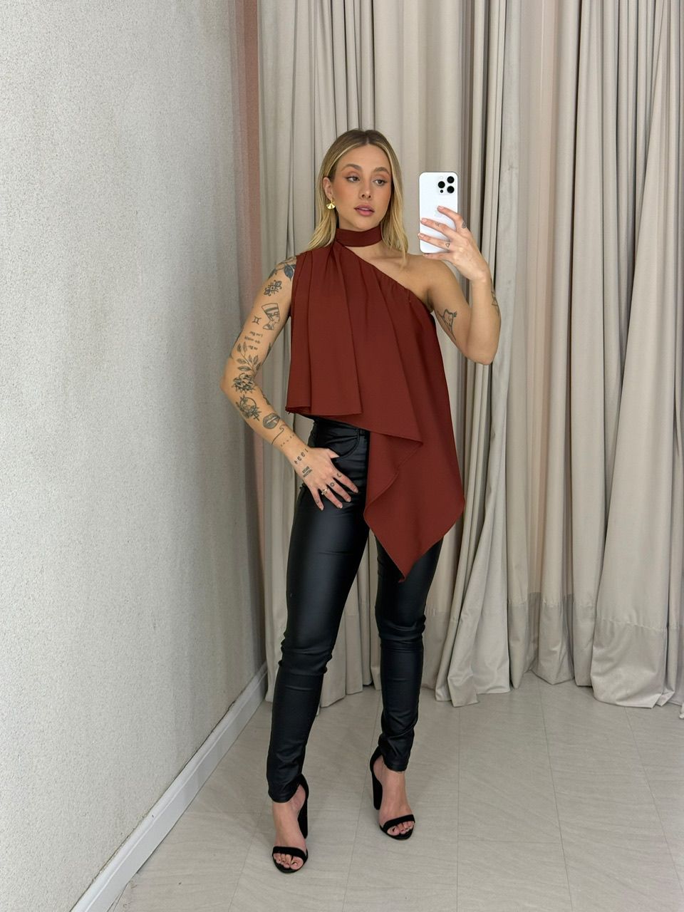 BLUSA ZOE GOLA ASSIMÉTRICA TELHA