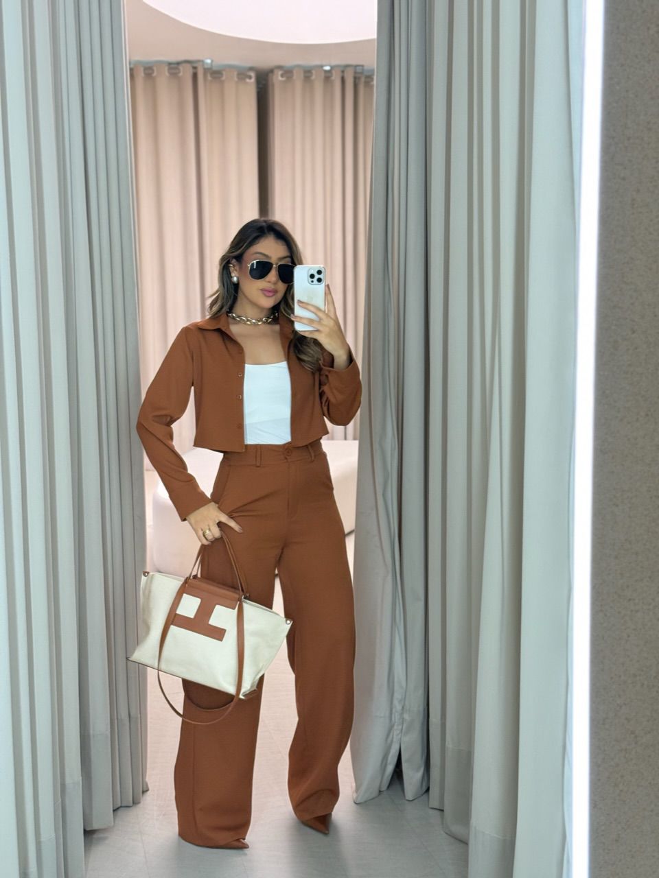 CONJUNTO EUGÊNIA CALÇA CARAMELO - 0064450095 - CAROLLA FERRARO