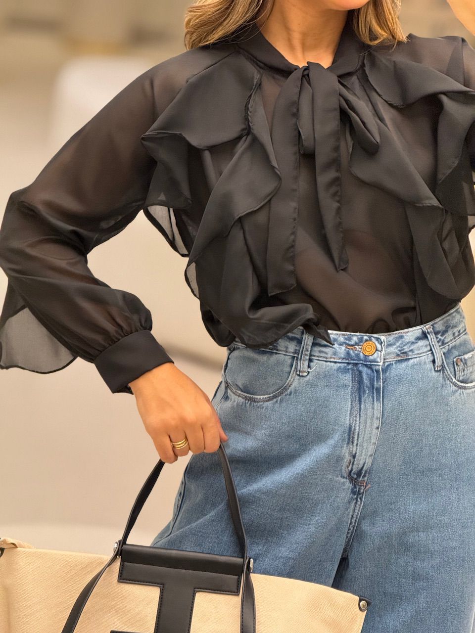 BLUSA ANITA BABADOS PRETA - 0064460033 - CAROLLA FERRARO