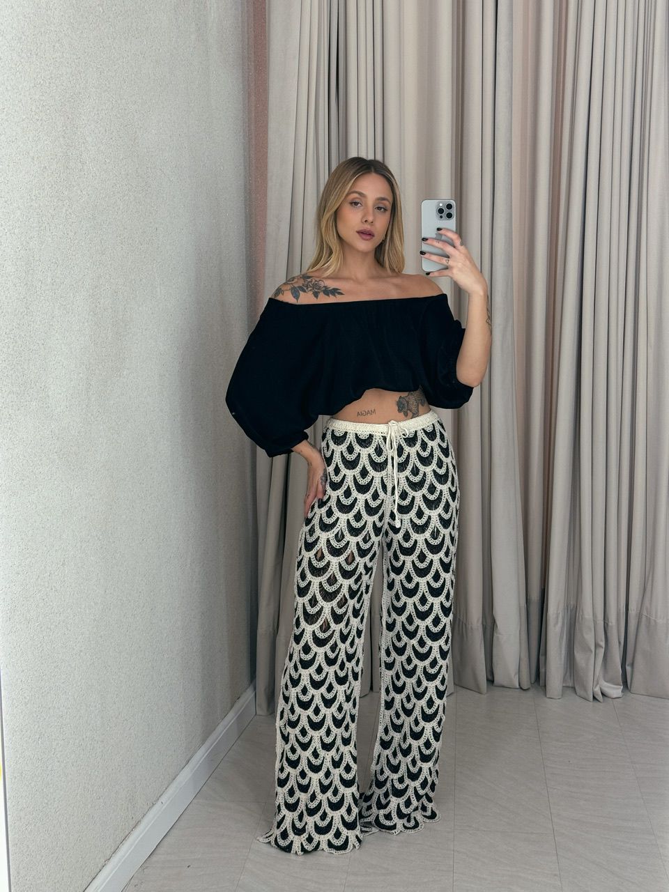 CALÇA KARINE CROCHÊ PRETA