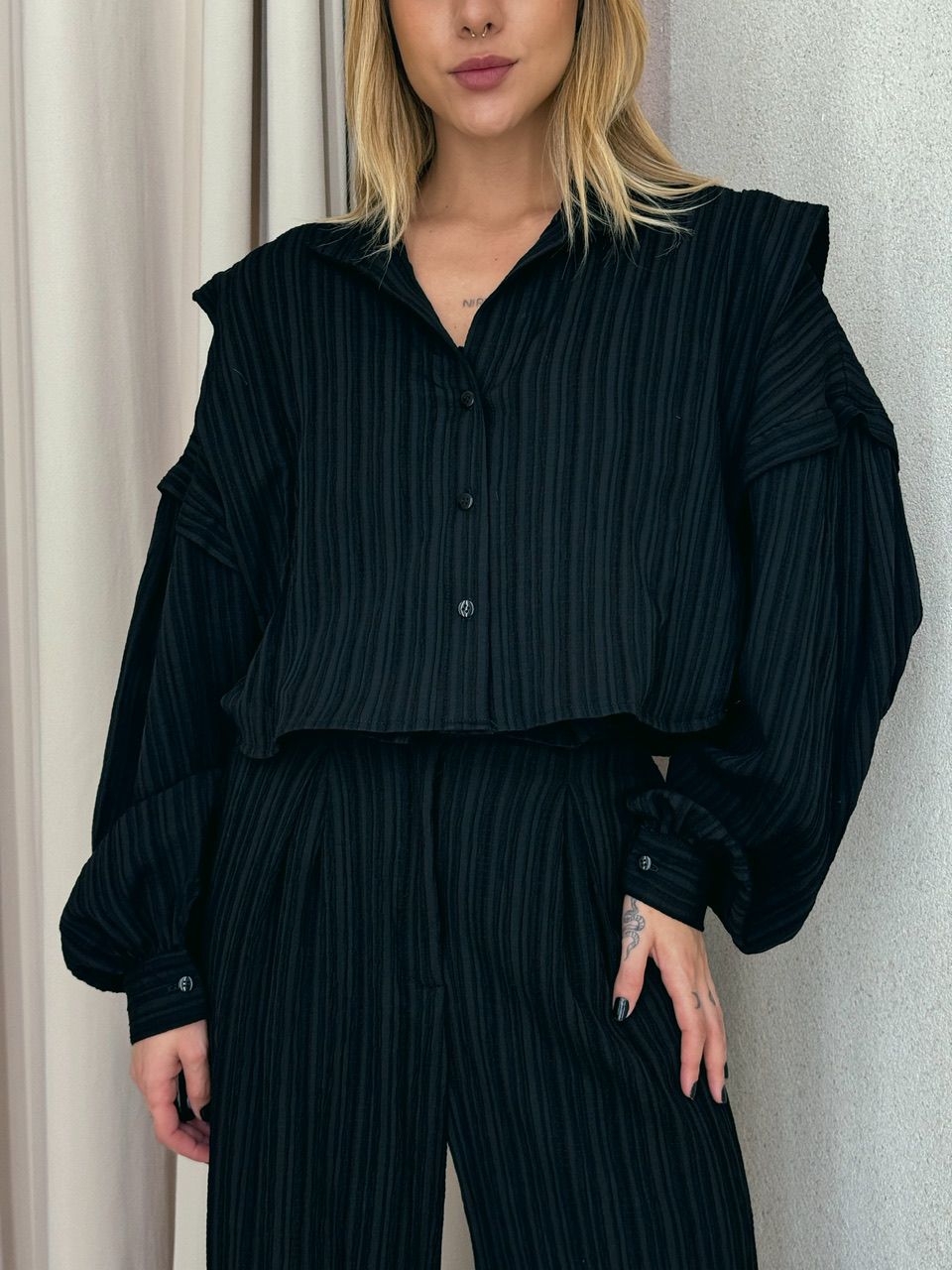 CAMISA CROPPED CF OVER Preta