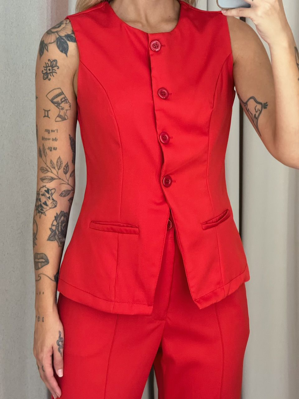 CONJUNTO LINA CALÇA COLETE VERMELHO