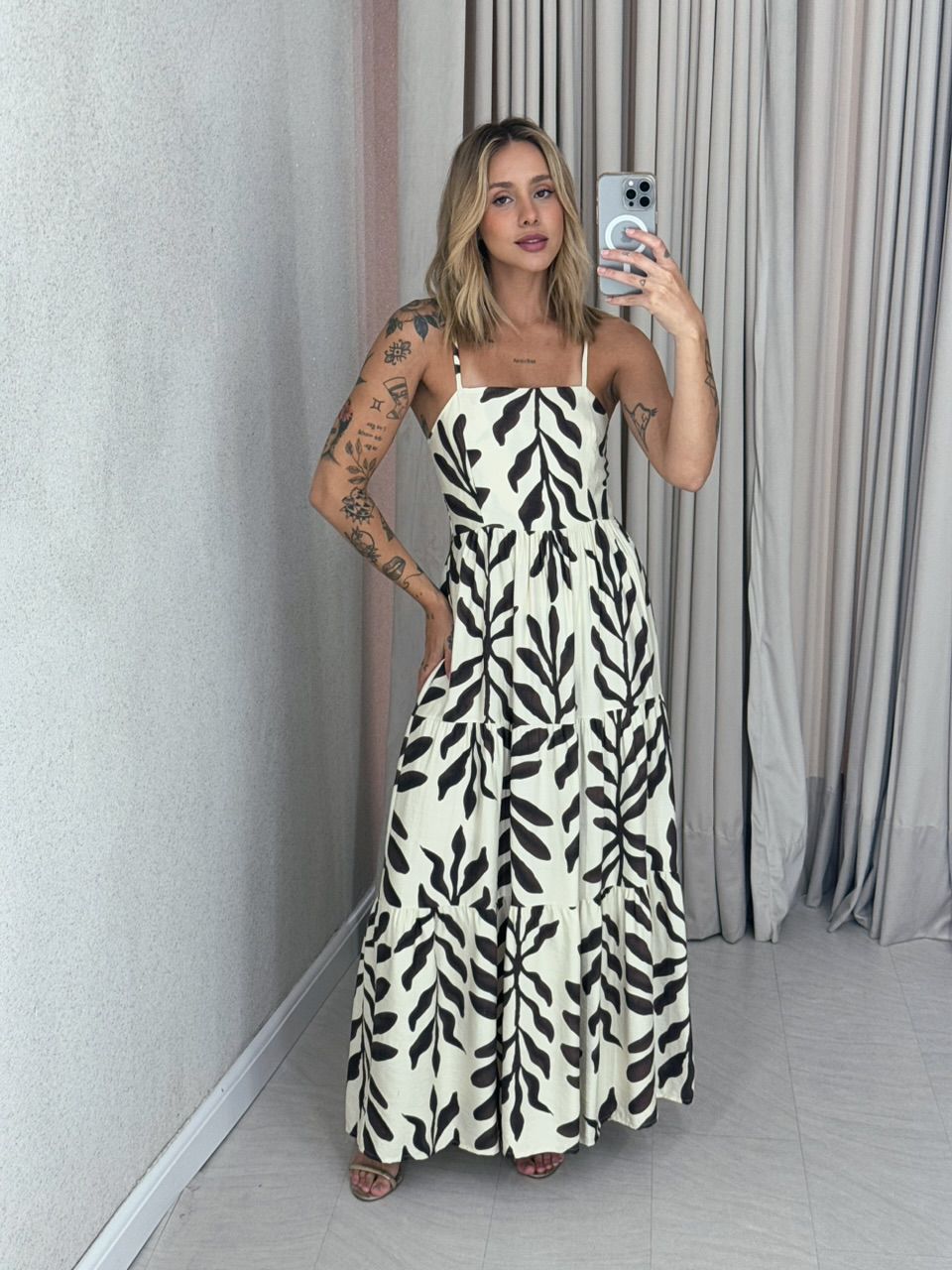 VESTIDO EMILIA ALÇA ESTAMPADO OFF/MARROM - 0058820... - CAROLLA FERRARO