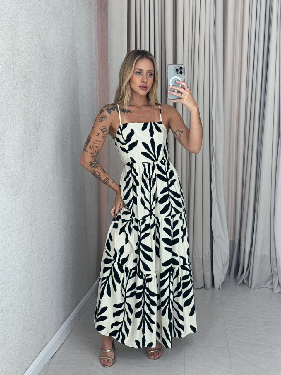 VESTIDO EMILIA ALÇA ESTAMPADO OFF/ PRETO - 0058820... - CAROLLA FERRARO