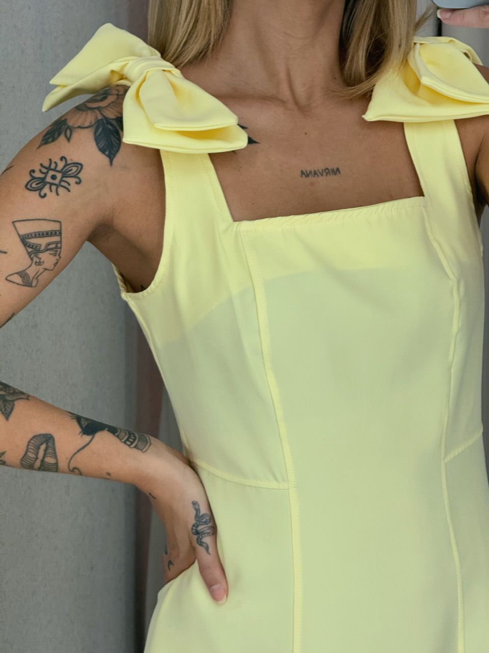 VESTIDO ANA JULIA LAÇO AMARELO