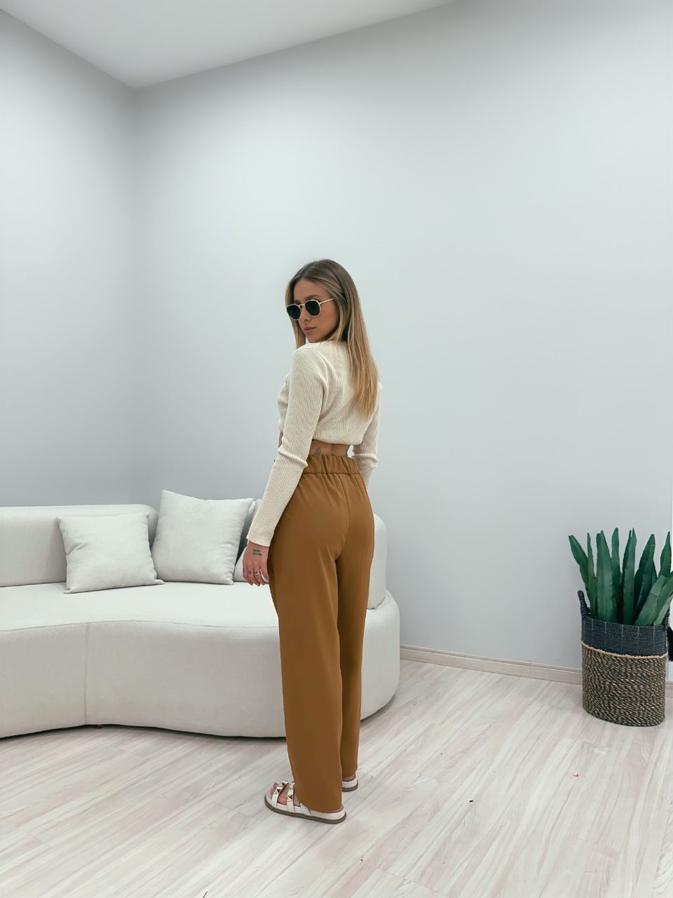 CALÇA CECÍLIA MOM CARAMELO