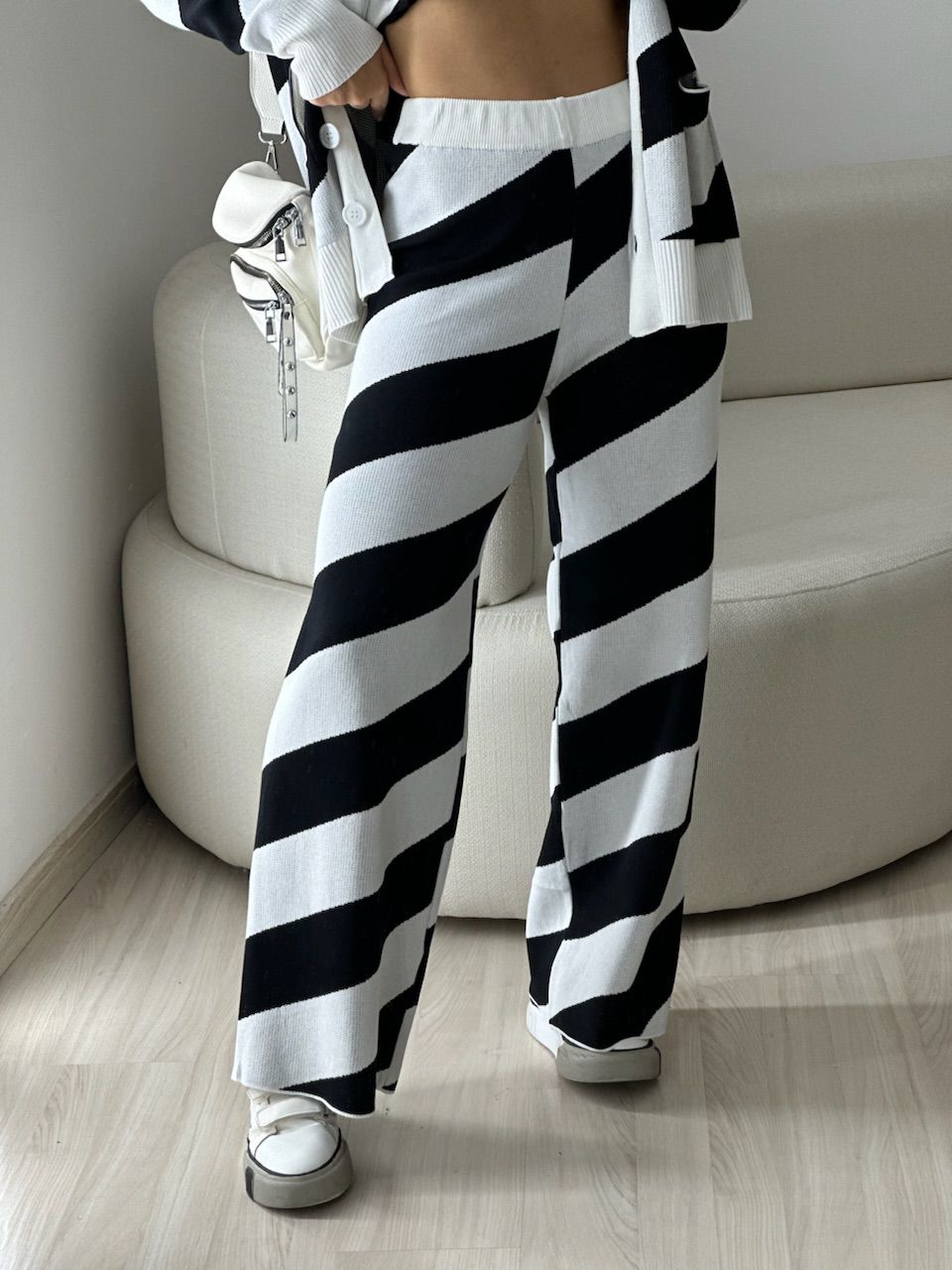 CONJUNTO PAULA LISTRADO BRANCO/PRETO