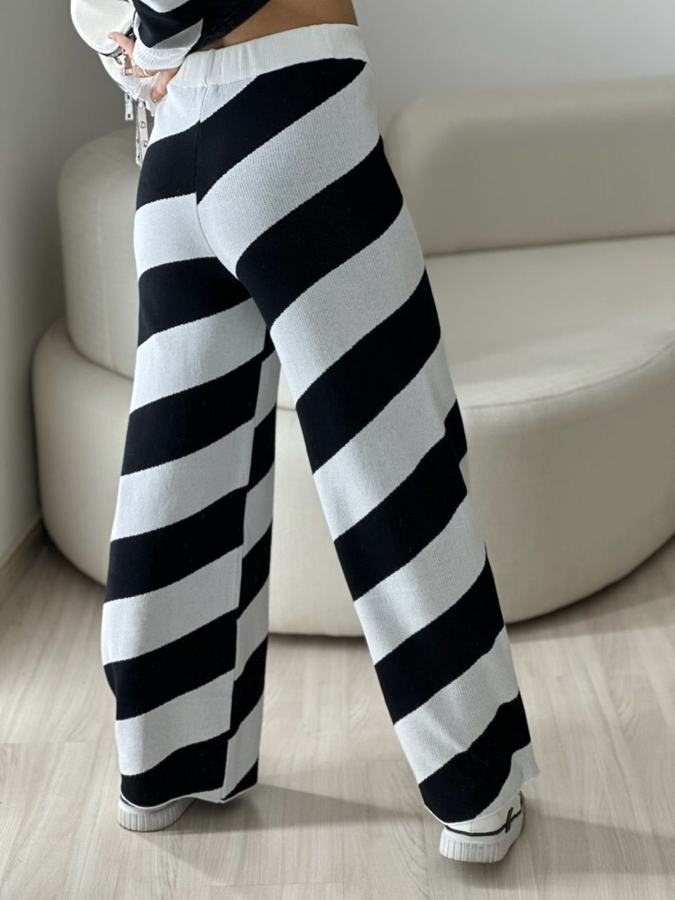 CONJUNTO PAULA LISTRADO BRANCO/PRETO